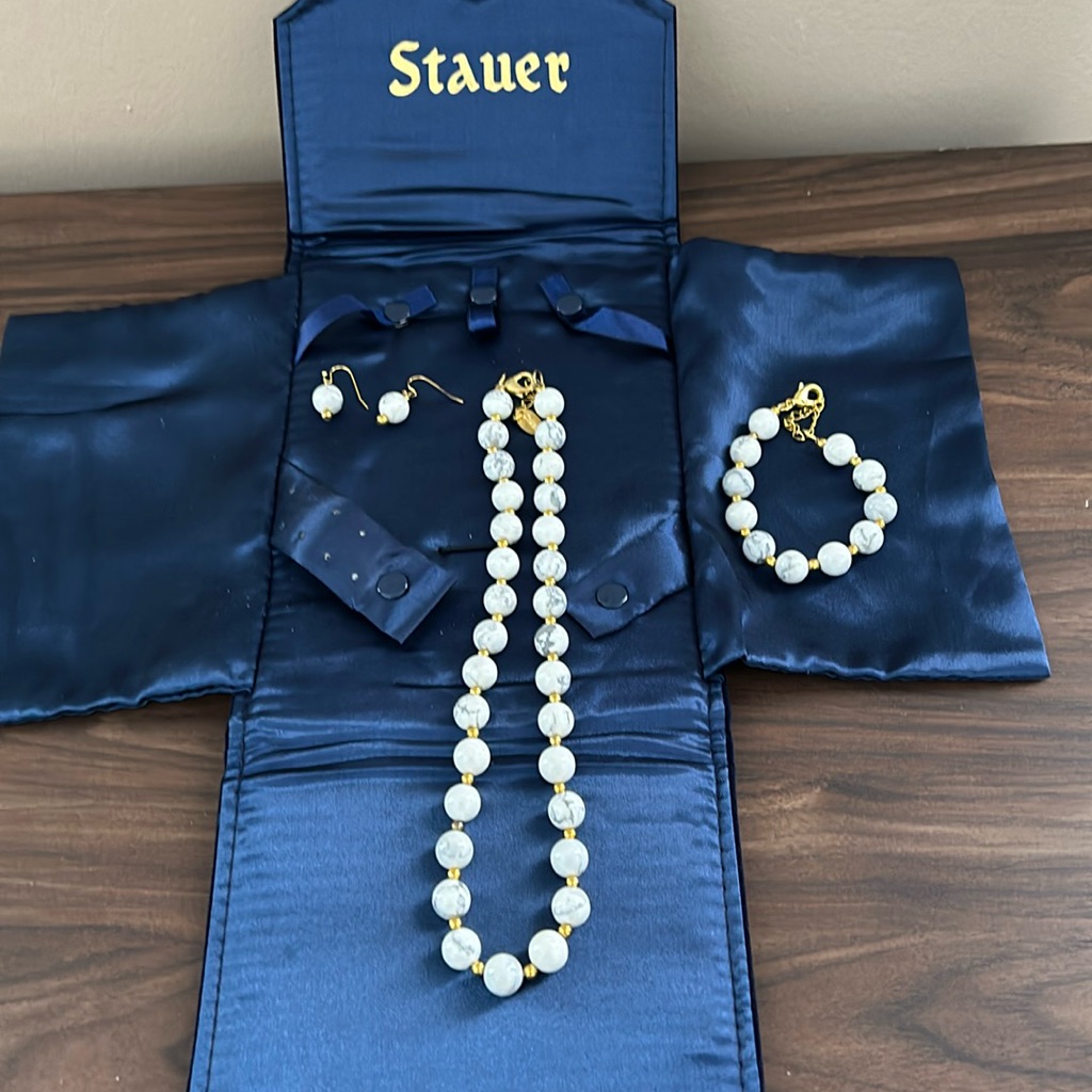 Stauer 3 Piece Set. Necklace, Bracelet And Earrings.